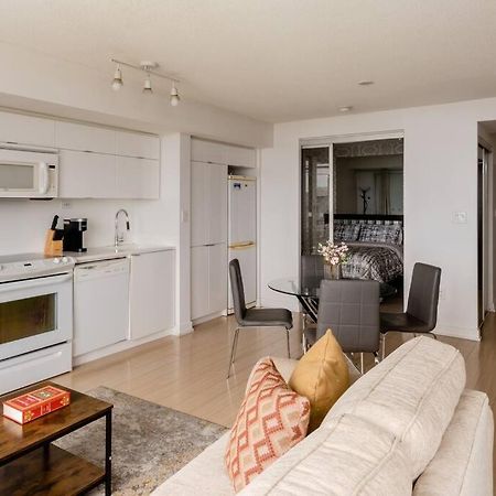 Stylish Downtown Lakeview Condo - One Free Parking 多伦多 外观 照片