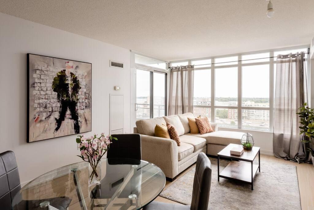 Stylish Downtown Lakeview Condo - One Free Parking 多伦多 外观 照片